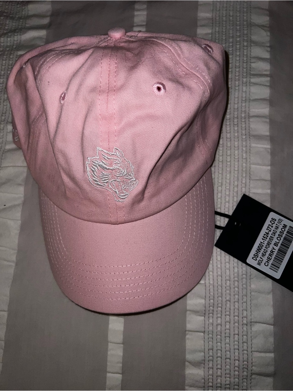 Dark sport hat in Cherry Blossom